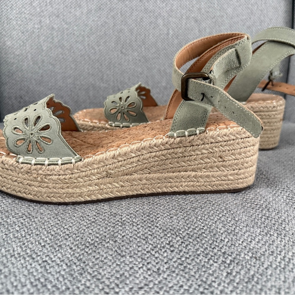 Green Espadrilles with Floral Cutout Design - Picture 3 of 4